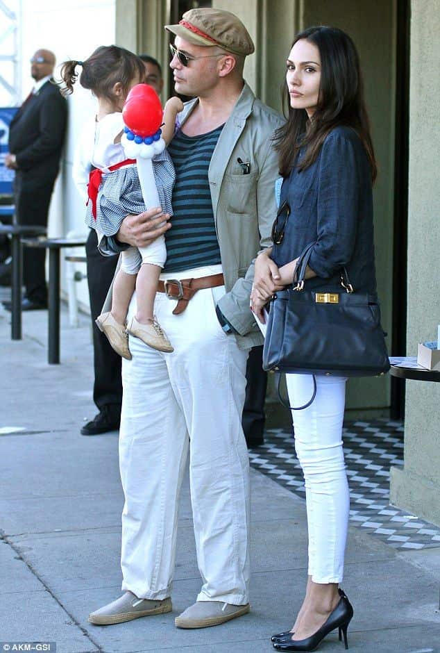 Image of Candice Neill with her husband, Billy Zane, and their daughter