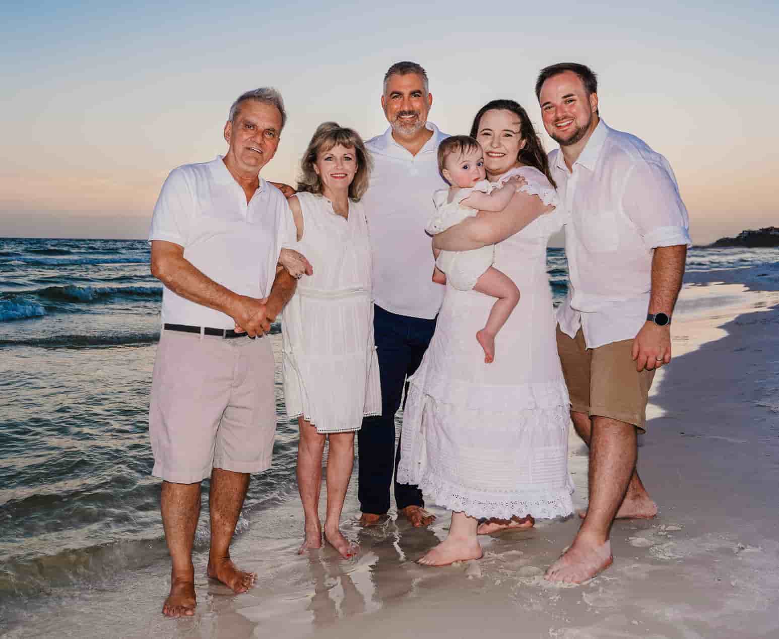 Image of Taylor Hicks with his family